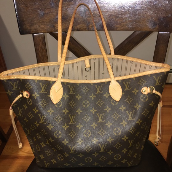 Louis Vuitton Handbags - Louis Vuitton Neverfull MM Monogram SEND OFFERS!
